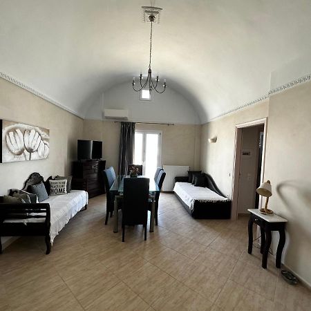 Veldi Art - Kamari Beach Apartment ฟิรา ภายนอก รูปภาพ