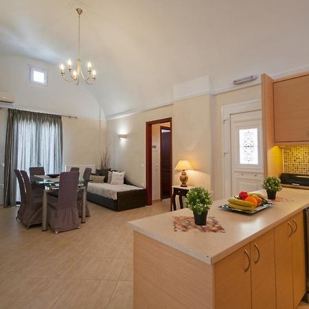 Veldi Art - Kamari Beach Apartment ฟิรา ภายนอก รูปภาพ