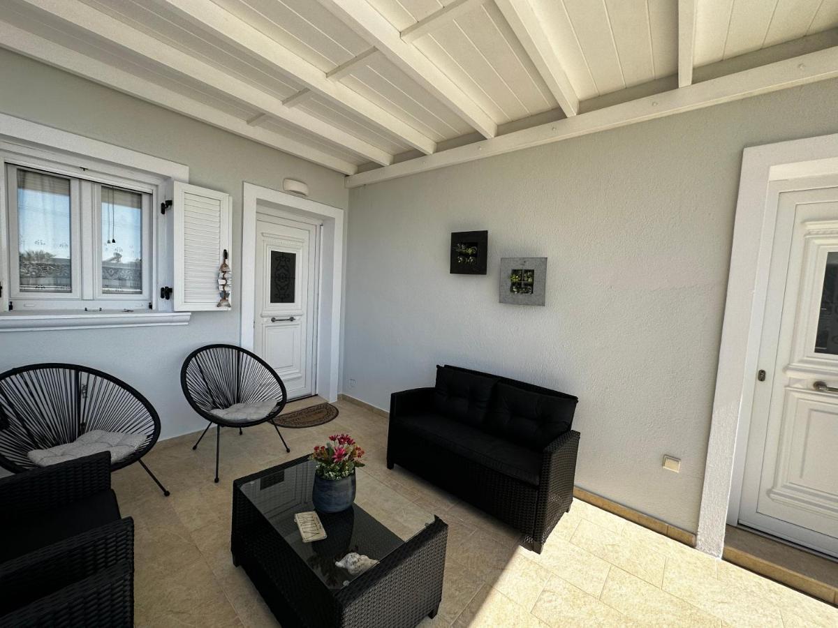 Veldi Art - Kamari Beach Apartment ฟิรา ภายนอก รูปภาพ