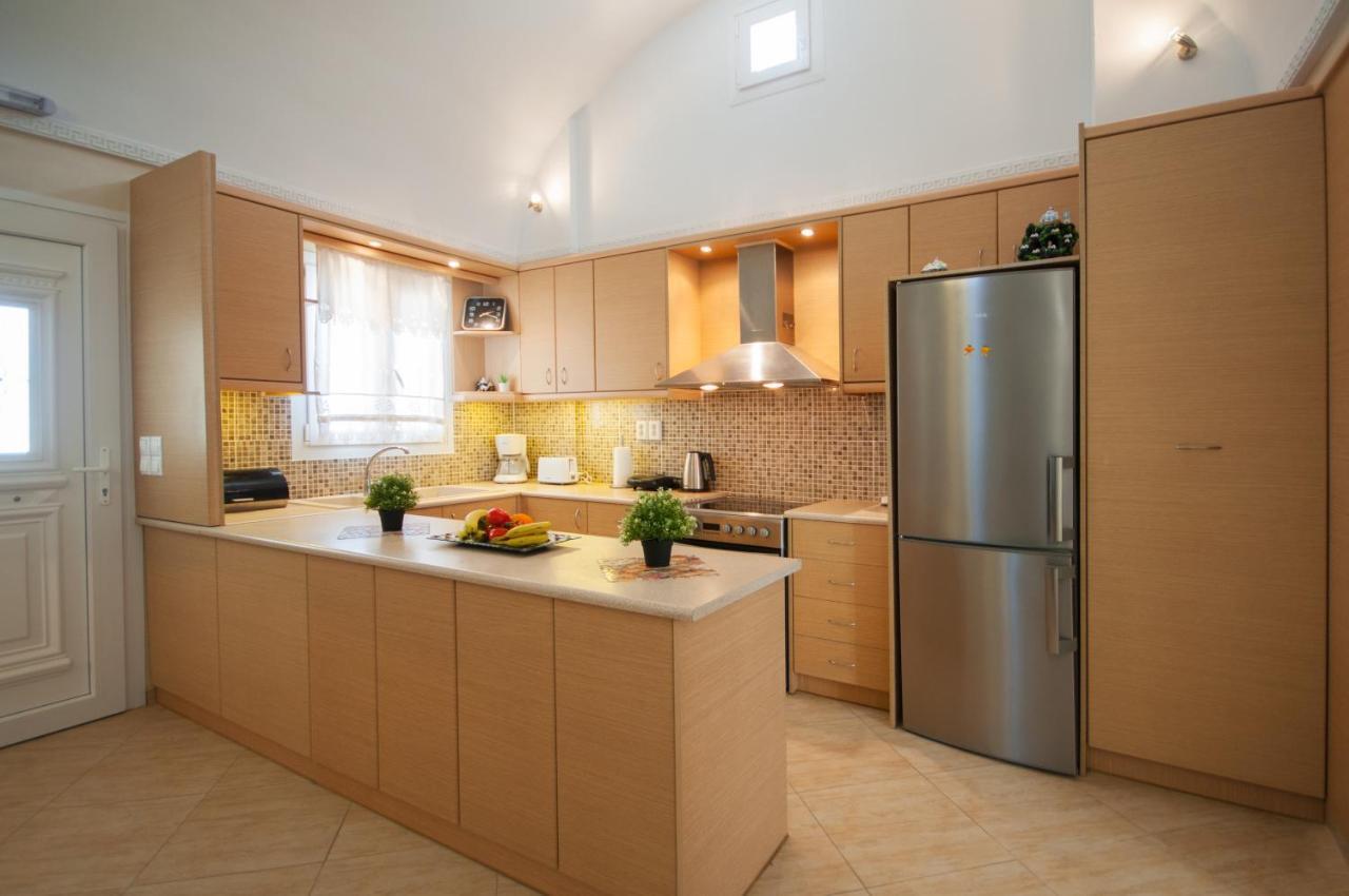 Veldi Art - Kamari Beach Apartment ฟิรา ภายนอก รูปภาพ